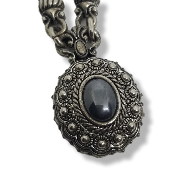 VINTAGE ORNATE SILVERTONE HEMATITE & WHEAT CHAIN PENDANT STATEMENT NECKLACE - Picture 4 of 9
